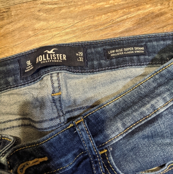 Hollister NWOT jeans - Picture 2 of 2